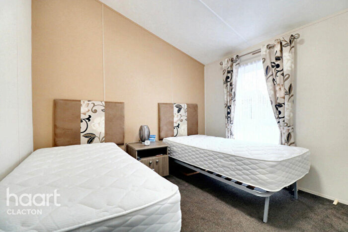 2 Bedroom Detached Bungalow For Sale In Streamview, Valley Farm Holiday Park, CO15