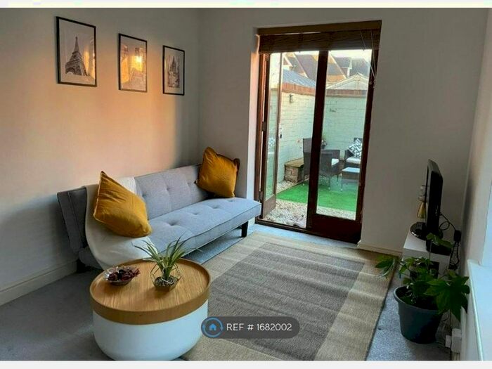 1 Bedroom Detached House To Rent In High Street, Horley, RH6