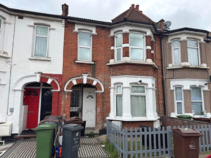 2 Bedroom Flat For Sale In Harrow Road, Barking, IG11