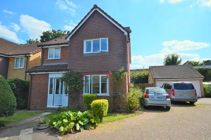 4 Bedroom Detached House To Rent In Canon Woods Way, Kennington, Ashford, TN24