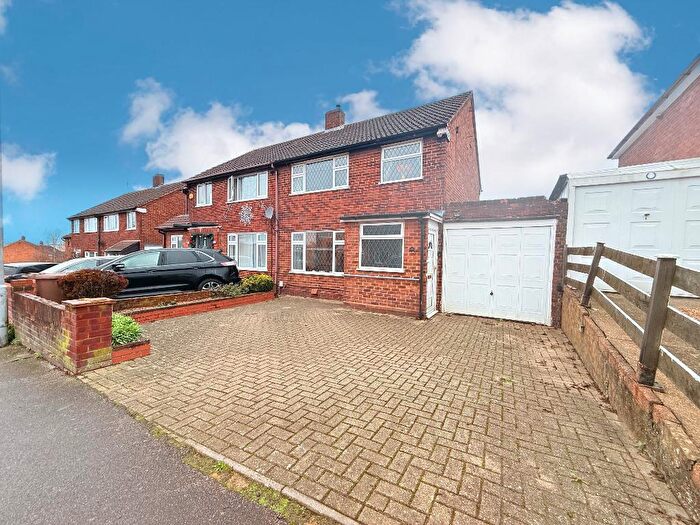 3 Bedroom Semi-Detached House For Sale In Ashwell Avenue, Sundon Park, Luton, Bedffordshire, LU3