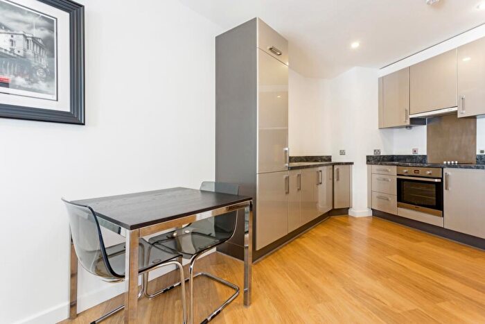 2 Bedroom Apartment To Rent In Coral Apartments, E14