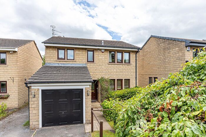 4 Bedroom Detached House For Sale In Crowlees Close, Mirfield, WF14