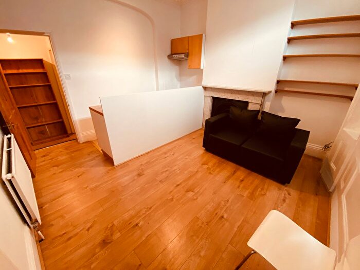 1 Bedroom Flat To Rent In Alexander Road, Archway, N19