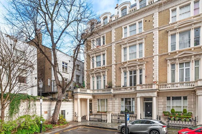 2 Bedroom Flat To Rent In Clanricarde Gardens, Notting Hill, London, W2