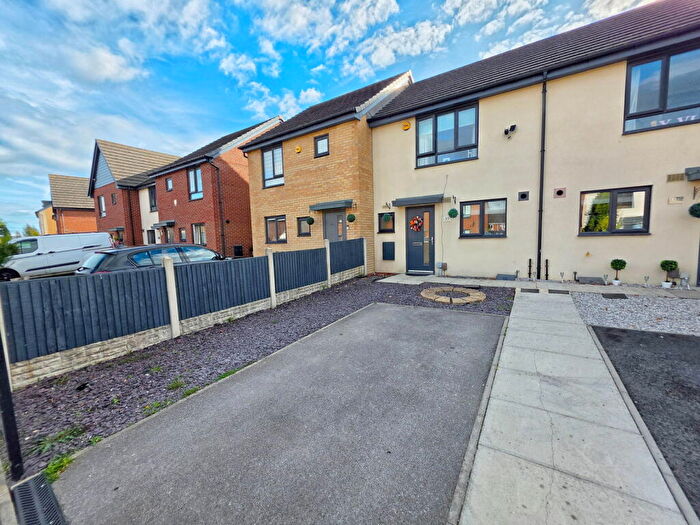 2 Bedroom End Of Terrace House For Sale In Kirkstall Road, Barnsley, S71