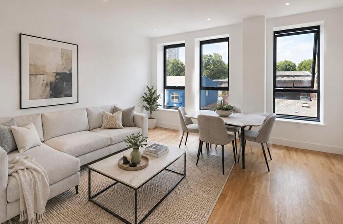 2 Bedroom Flat To Rent In - Seven Sisters Road, London, N15