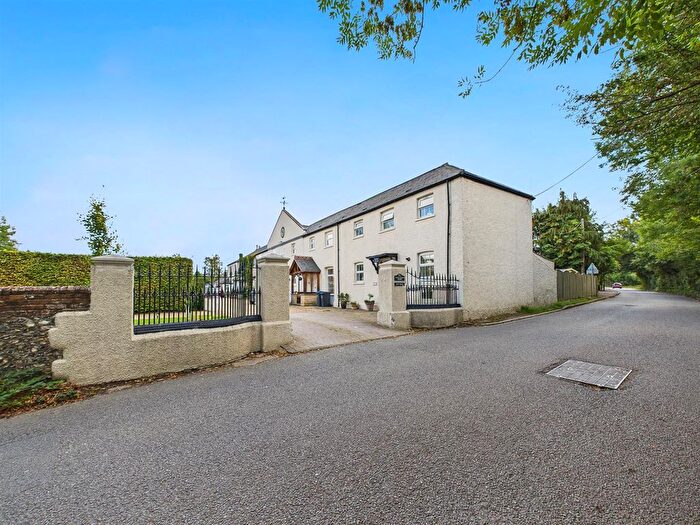 2 Bedroom End Of Terrace House For Sale In Hayes Lane, Kenley, CR8