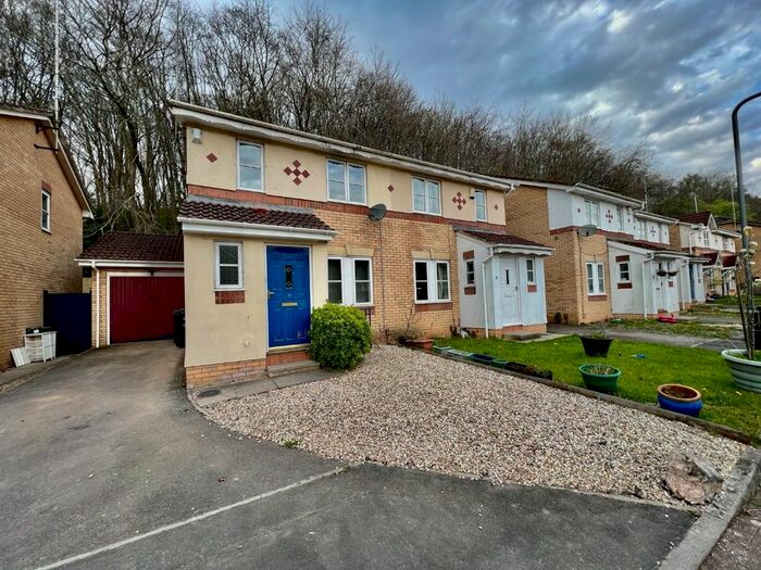 3 Bedroom Semi-Detached House To Rent In Humphrys Barton, St. Annes Park, Bristol, BS4