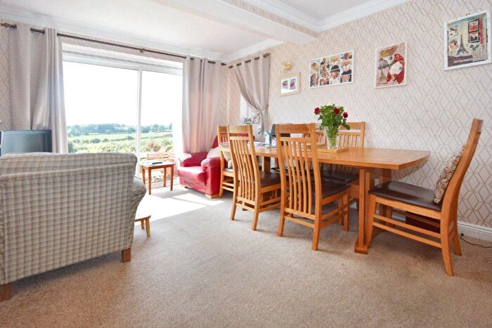 4 Bedroom Detached House For Sale In Grange Drive, Ossett, West Yorkshire, WF5