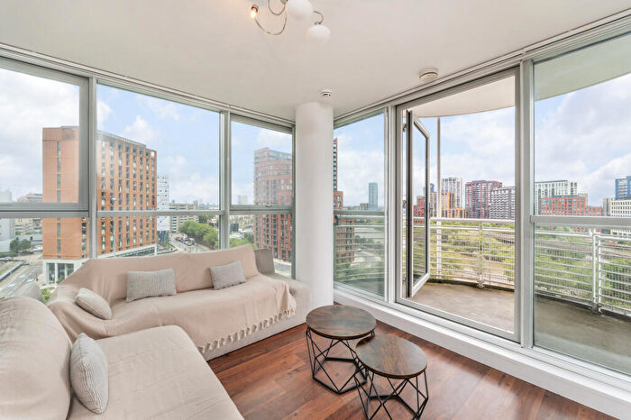 2 Bedroom Flat To Rent In Blackwall Way, Blackwall, E14
