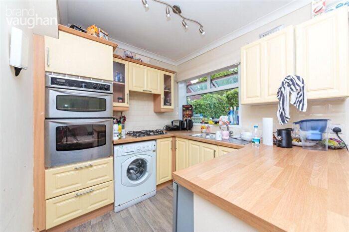 4 Bedroom Semi Detached House To Rent In Bevendean Crescent, Brighton, BN2