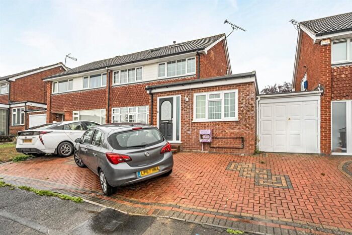 4 Bedroom Semi-Detached House For Sale In Lingholm Close, Maidenhead, SL6