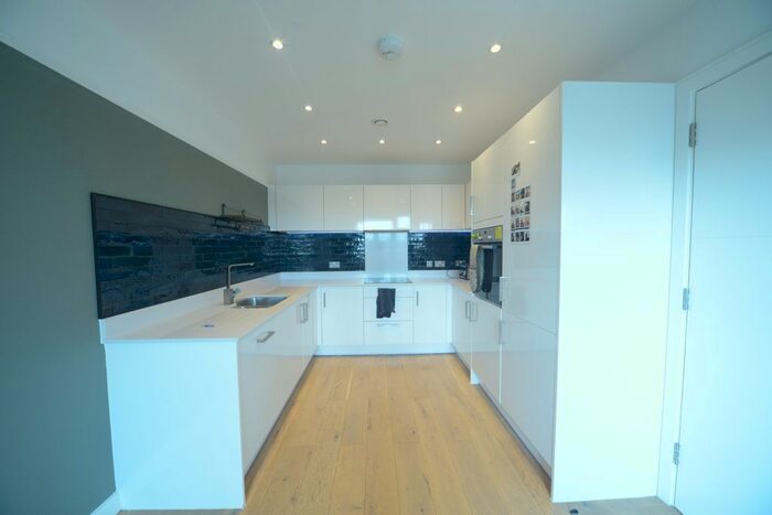 3 Bedroom Flat To Rent In Leyton Road, London, E15