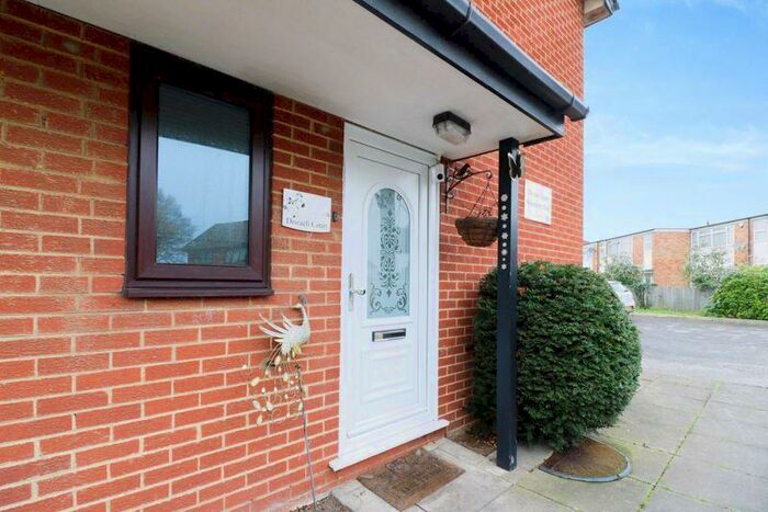 2 Bedroom Flat To Rent In Disraeli Court, Sutton Place, Langley, SL3
