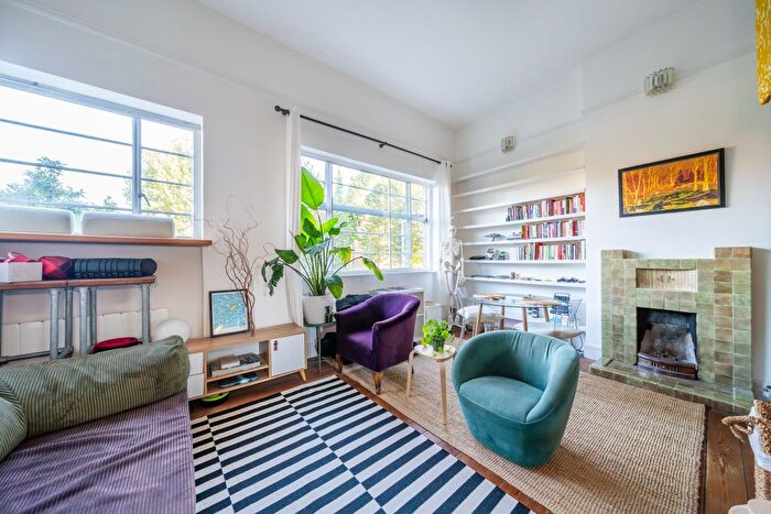 1 Bedroom Flat To Rent In Clapham Common North Side, SW4