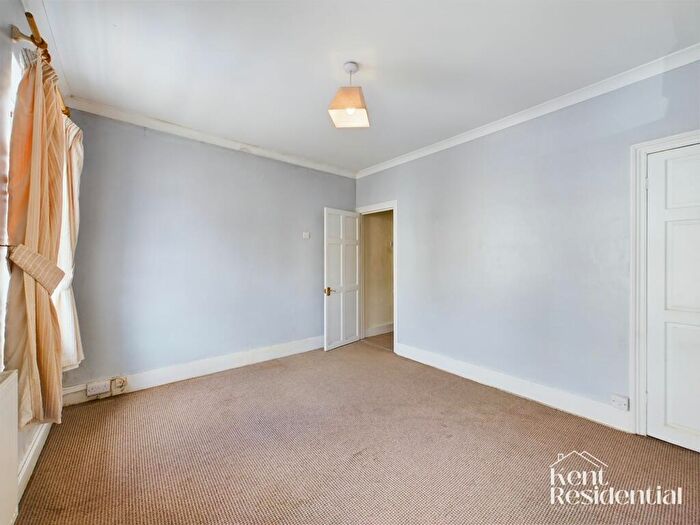 2 Bedroom Detached House For Sale In Gordon Road, Rochester, ME2