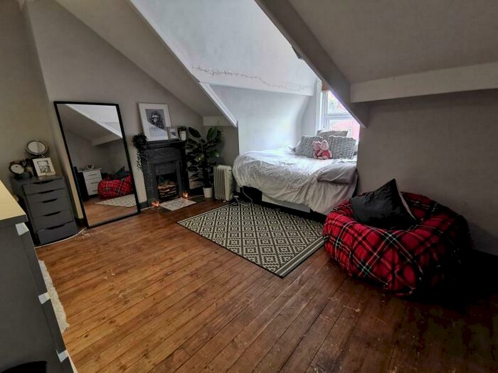 7 Bedroom Terraced House To Rent In Brudenell Road, Hyde Park, Leeds, LS6