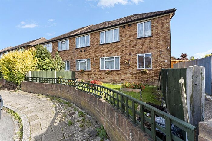 2 Bedroom Maisonette For Sale In Sutton Lane, Heston, TW3