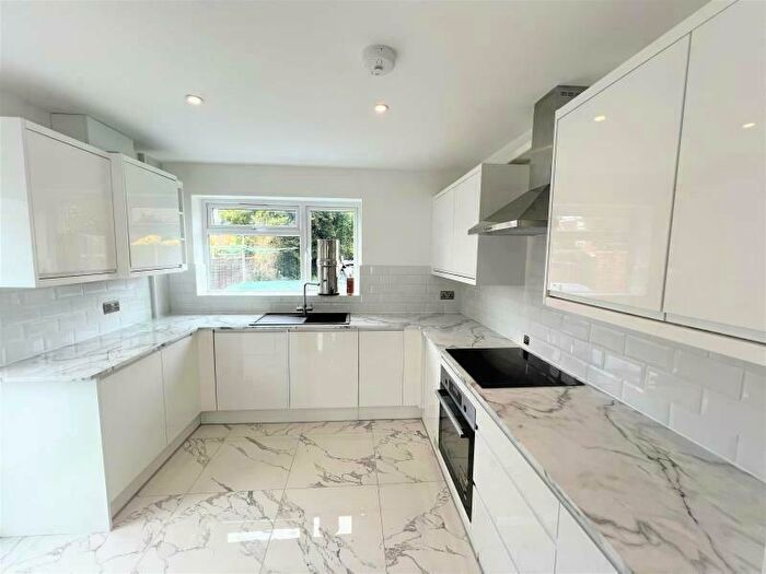 5 Bedroom Semi-Detached House To Rent In Mytchett, GU16