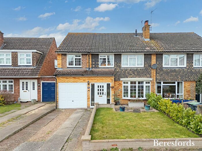 5 Bedroom Semi-Detached House For Sale In Garden Fields, Stebbing, CM6