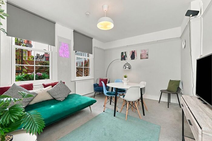 3 Bedroom Flat For Sale In Lyham Road, London, SW2