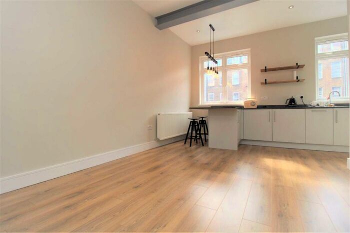 3 Bedroom Flat To Rent In Kentish Town Road, London, NW5
