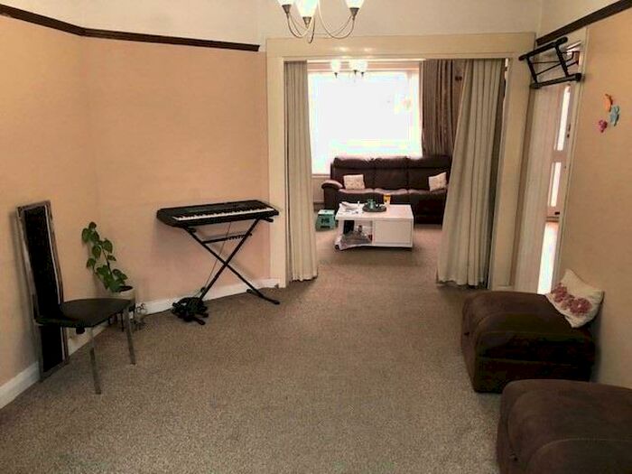 4 Bedroom Semi-Detached House To Rent In Surbiton, Kingston Upon Thames, KT5