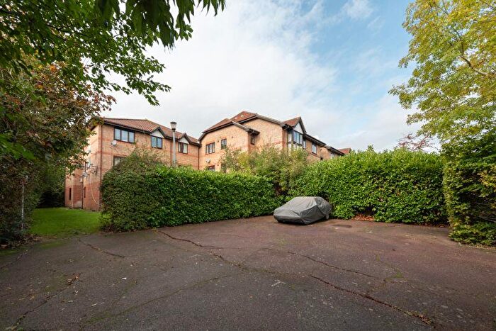 2 Bedroom Flat For Sale In Dalrymple Close, London, N14