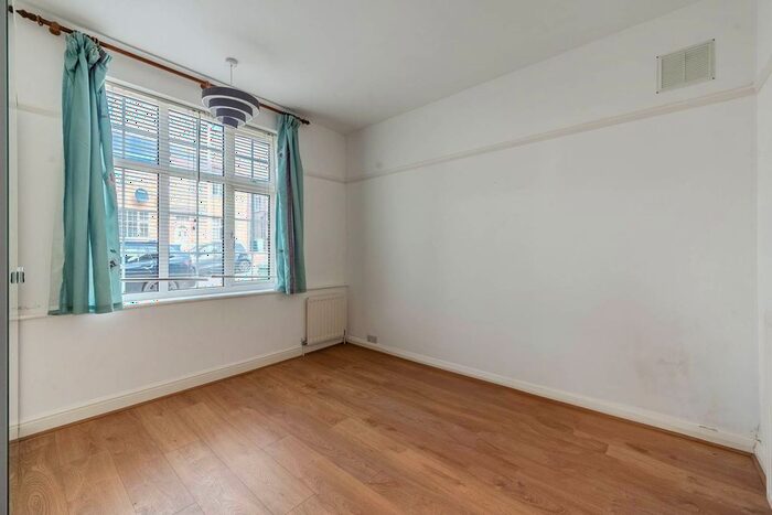 2 Bedroom Flat To Rent In Ashbourne Avenue, Harrow, HA2