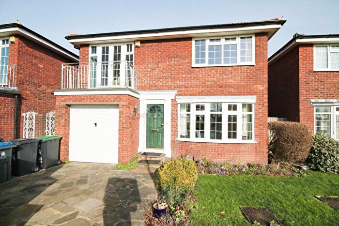 4 Bedroom Detached House To Rent In Maria Theresa Close, New Malden, KT3