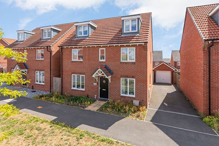 5 Bedroom Detached House For Sale In Nuthatch End, Didcot, OX11