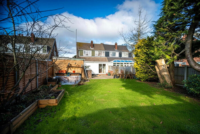 3 Bedroom Semi Detached House For Sale In Canada Drive, Beverley, HU17