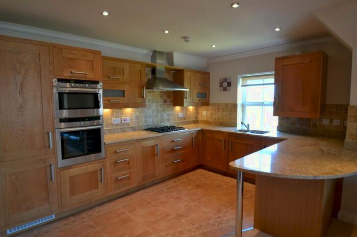2 Bedroom Apartment To Rent In Roselands, Harboro Road, Sale, M33