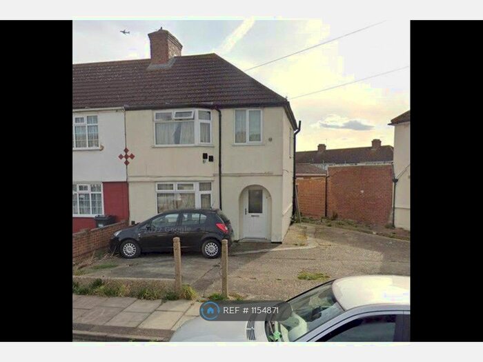 4 Bedroom Semi-Detached House To Rent In Waye Avenue, Hounslow, TW5