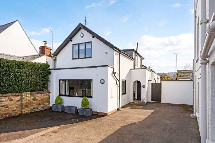 3 Bedroom Detached House For Sale In Shurdington Road, Cheltenham, GL53