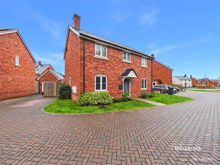 4 Bedroom Detached House For Sale In Honor Avenue, Burghfield Common, Reading, Berkshire, RG7