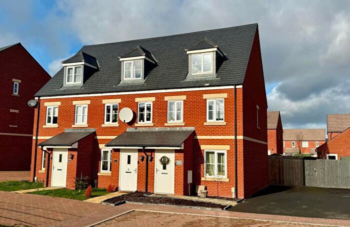 3 Bedroom End Of Terrace House For Sale In Barn Owl Drive, Rothwell, Kettering, NN14