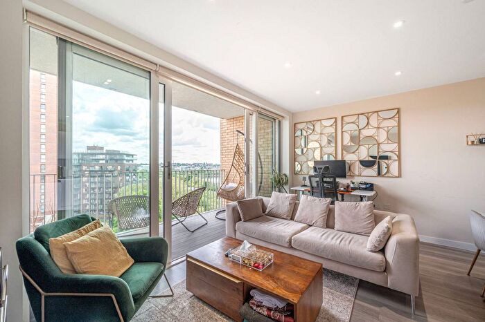 2 Bedroom Flat To Rent In Hawfinch House, Hendon, London, NW9