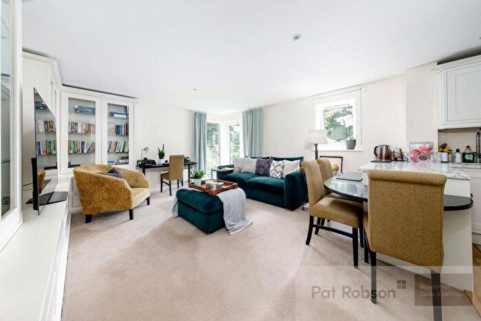 2 Bedroom Apartment For Sale In Elmfield Square, Gosforth, Newcastle Upon Tyne, Tyne And Wear, NE3