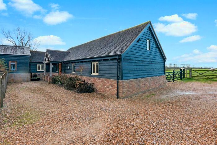 4 Bedroom Barn Conversion For Sale In Dickens Lane, Tilsworth, Bedfordshire, LU7