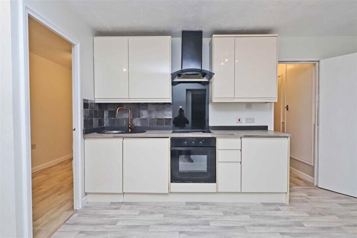 1 Bedroom Studio For Sale In Betjeman Court, Bentinck Road, Yiewsley, West Drayton, UB7