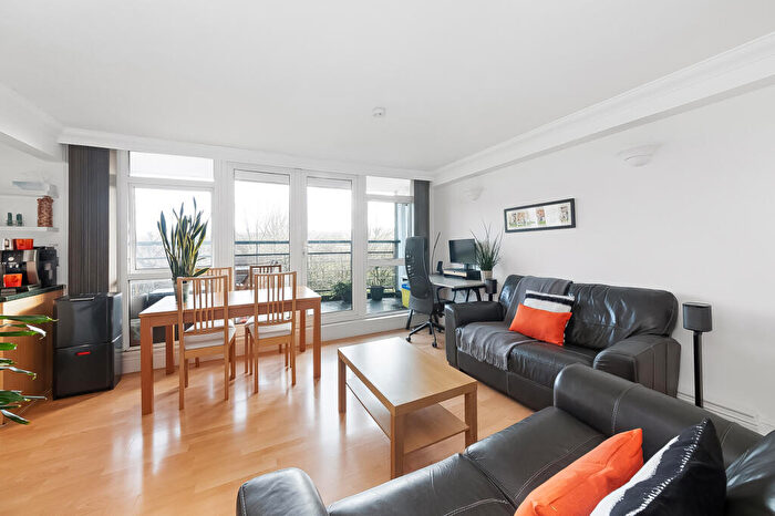 2 Bedroom Flat For Sale In Greenwich Heights, SE18