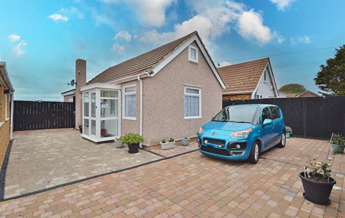2 Bedroom Detached Bungalow For Sale In Meadow Way, Jaywick, Essex, CO15