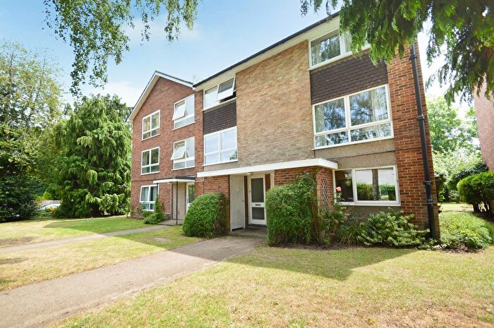 2 Bedroom Maisonette For Sale In Priory Close, Walton-On-Thames, KT12