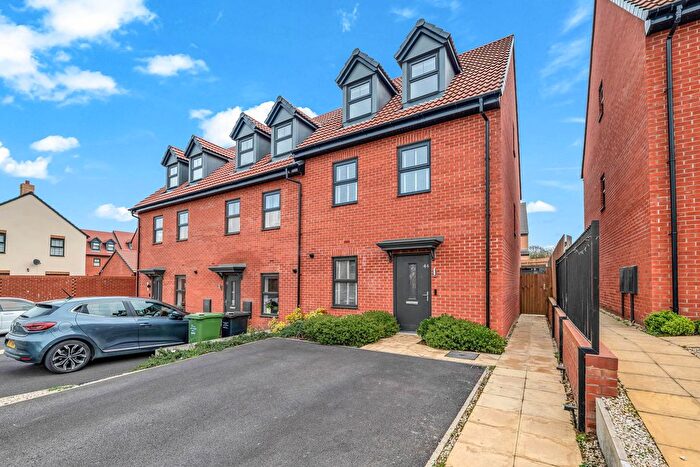 3 Bedroom Town House For Sale In Charnian Way, Shepshed, LE12