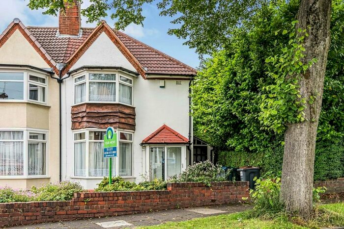 3 Bedroom Semi-Detached House To Rent In Stanfield Road, Quinton, Birmingham B32