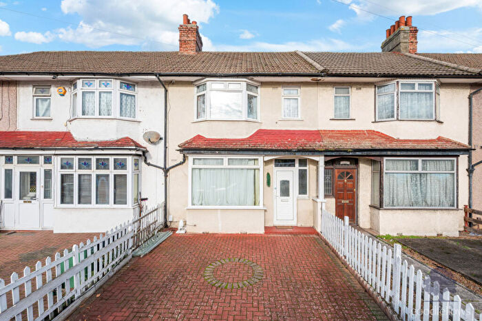 4 Bedroom Terraced House To Rent In Bond Road, Mitcham, Surrey, CR4