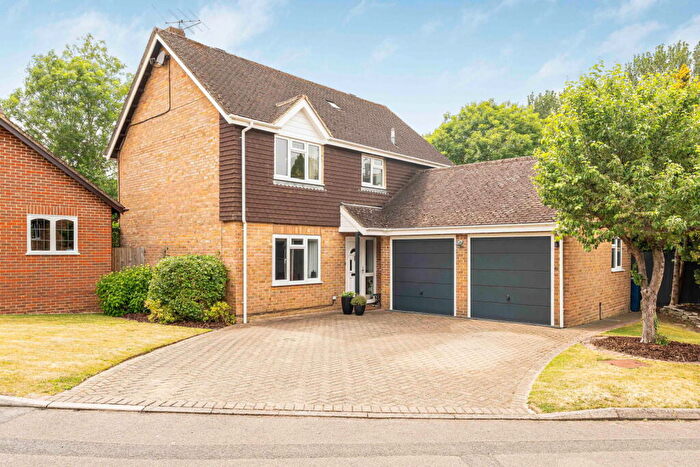 4 Bedroom Detached House For Sale In George Eliot Close, Witley, GU8