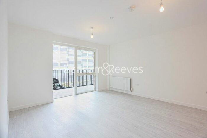 1 Bedroom Flat To Rent In Farine Avenue, Hayes, UB3
